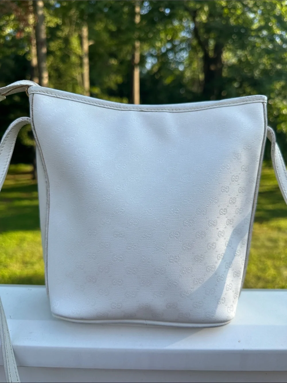Gucci White Crossbody Bucket Bag